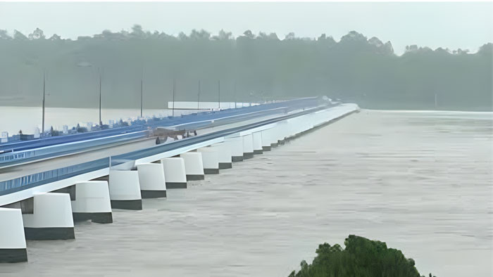 পানি বাড়ায় খুলে দেয়া হলো তিস্তা ব্যারাজের ৪৪ গেট
