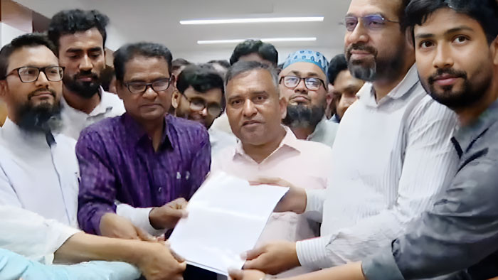 বিতর্কিত আইনের ধারা বাতিলের দাবিতে দুই উপদেষ্টাকে স্মারকলিপি প্রদান