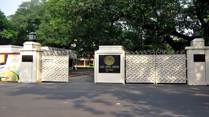 প্রধান উপদেষ্টার সঙ্গে বৈঠকে যোগ দিয়েছেন রাজনৈতিক দলের নেতারা