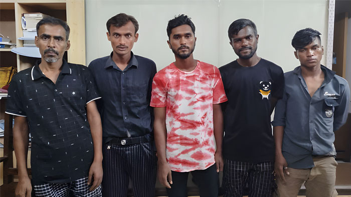 ডিবির অভিযানে গুলিস্তান হতে পাঁচ ছিনতাইকারী গ্রেফতার