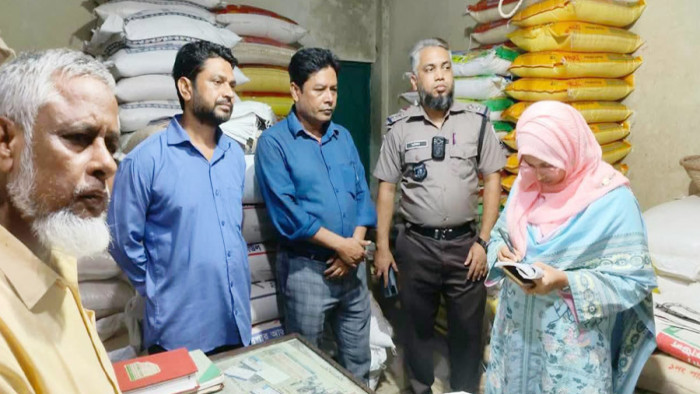 মাটিরাঙ্গায় রেশনের ২২ বস্তা গম জব্দ, দোকানিকে জরিমানা