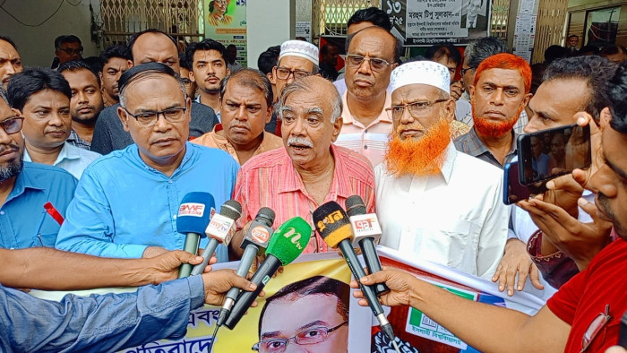 শহিদ জিয়ার অবমাননা ও দেশজুড়ে আইনশৃঙ্খলা পরিস্থিতির অবনতির প্রতিবাদে ইবিতে বিক্ষোভ