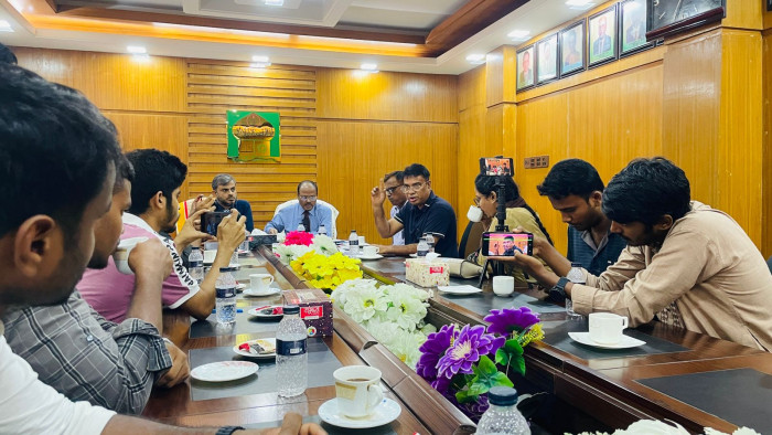 সাজিদের রহস্যজনক মৃত্যুর ঘটনায় ইবি প্রশাসনের সংবাদ সম্মেলন