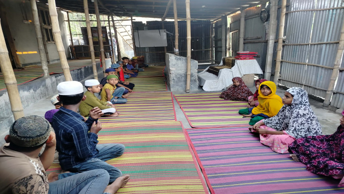 কেক নয়, ভালোবাসা; এতিমদের সঙ্গে ইবি শিক্ষার্থীর ব্যতিক্রমধর্মী জন্মদিন পালন