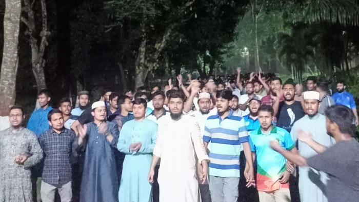 শিক্ষাঙ্গনে ছাত্রদলের সহিংসতার প্রতিবাদে ইবিতে বিক্ষোভ