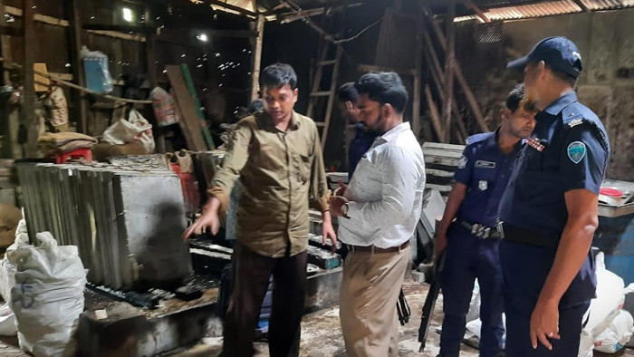 কাপড়ের রঙে তাল মিছরি তৈরী,১ লক্ষ টাকা জরিমানা