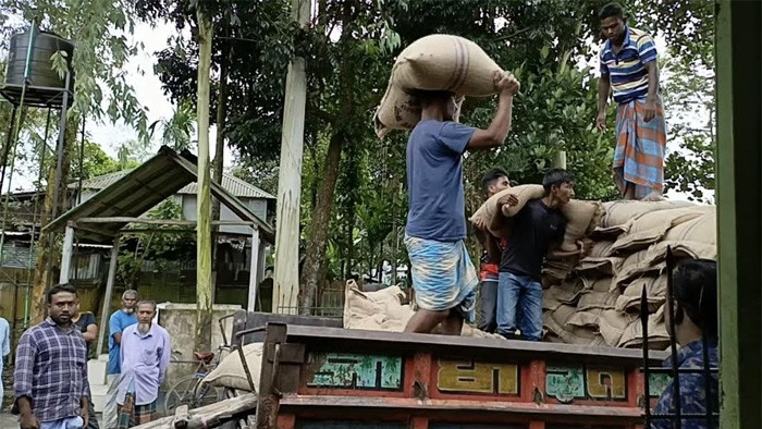 চুরি হওয়া ৬শ বস্তা চাল মিললো ব্যক্তিগত গুদামে