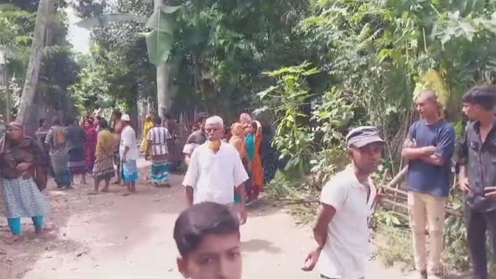 ভাঙ্গায় গাছ কাটা নিয়ে গ্রামবাসীর মধ্যে রক্তক্ষয়ী সংঘর্ষ, আহত ২০