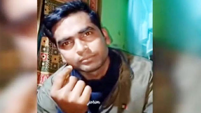 রাজশাহীতে গভীর রাতে নারীর ঘরে ধরা পড়া এএসআই বরখাস্ত