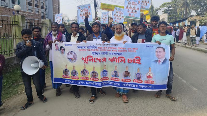 নোয়াখালীতে যুবদল নেতা হত্যার বিচার দাবিতে মানববন্ধন, খুনিরা বলছে খেলা হবে!