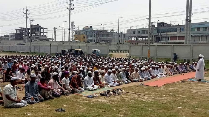 মির্জাপুরে বৃষ্টি জন্য নামাজ আদায়