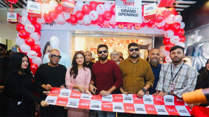 চট্টগ্রামে মাইক্লোর নতুন শোরুম উদ্বোধন করলেন তাহসান খান ও তাসনিয়া ফারিণ