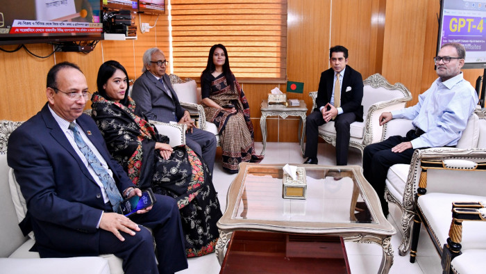 তথ্য ও সম্প্রচারমন্ত্রীর সঙ্গে নবনিযুক্ত প্রধান তথ্য কমিশনারের সৌজন্য সাক্ষাৎ