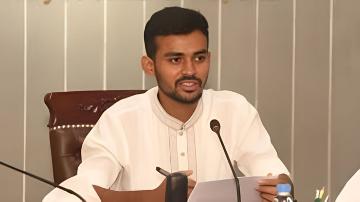 ইশরাকের শপথ নিয়ে যা বললেন উপদেষ্টা আসিফ মাহমুদ
