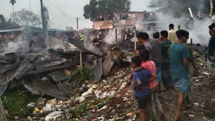কোম্পানীগঞ্জে বৈদ্যুতিক শট সার্কিটের আগুনে পুড়ল ৮ দোকান
