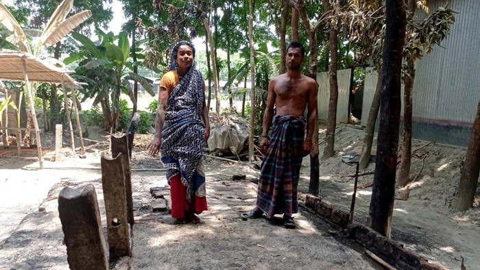 ফরিদপুরে অগ্নিকাণ্ডে সর্বস্ব হারিয়ে দিশেহারা হতদরিদ্র আসলাম পরিবার