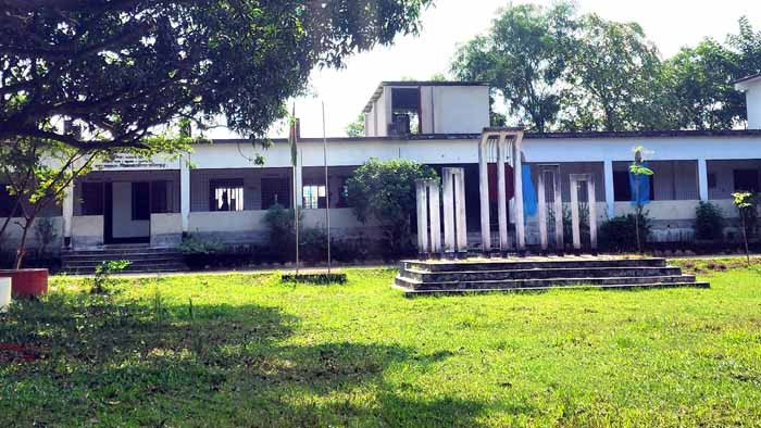 ৩৮ জন শিক্ষকের কলেজে ৭৪ জন পরীক্ষার্থী, পাশ মাত্র ৮ জন