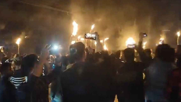 এবার হানিফের বাড়িতে বুলডোজার চালালো ছাত্র-জনতা