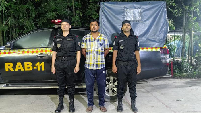 নোয়াখালীতে হত্যা মামলার পলাতক আসামি গ্রেফতার