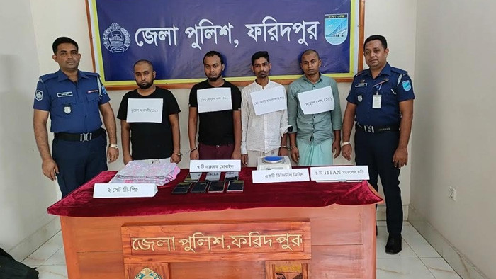 ফরিদপুরে আন্ত:জেলা ডাকাতদলের ৪ সদস্য গ্রেফতার, মালামাল উদ্ধার