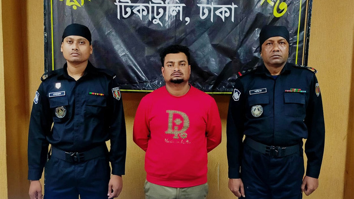 র‌্যাব-৩ এর অভিযানে আগ্নেয়াস্ত্রসহ গ্রেফতার সন্ত্রাসী মোশাররফ হোসেন