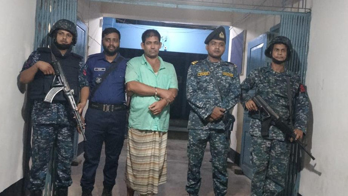 নোয়াখালীতে ভাংচুর-চুরির মামলায় সাবেক ইউপি সদস্য গ্রেপ্তার