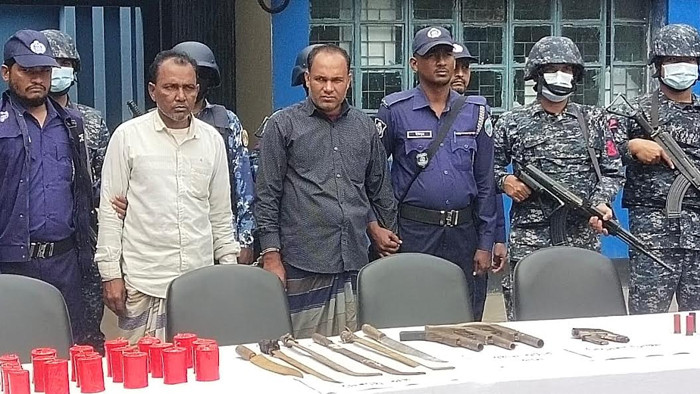 নোয়াখালীতে আগ্নেয়াস্ত্র,গুলি,ককটেলসহ গ্রেপ্তার-২