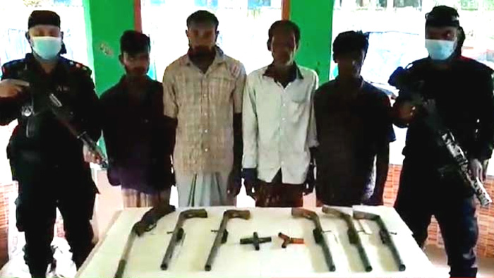 হাতিয়াতে পুলিশের সাথে রামগতির রউফ বাহিনীর গোলাগুলি, আটক ৬
