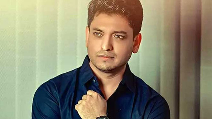 নিজ বাড়িতে গুলিবিদ্ধ অভিনেতা আজাদ