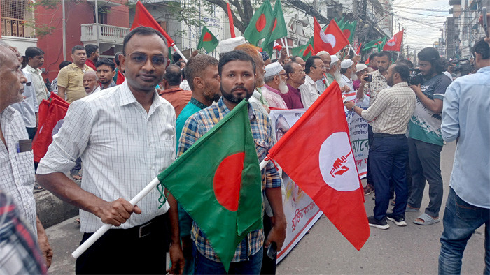 বরিশালে মুক্তিযোদ্ধা সংসদ সন্তান কমান্ডের বিক্ষোভ মিছিল!
