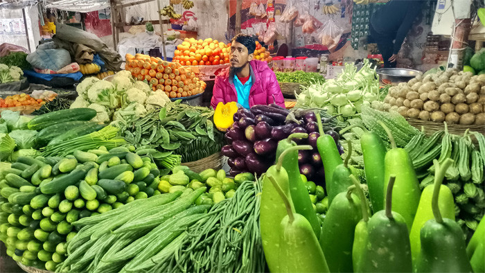 বরিশালে একদিনের ব্যবধানে কাঁচামরিচের দাম দ্বিগুণ, বেড়েছে সকল সবজির দাম