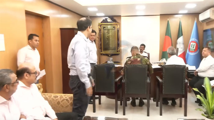 ক্রীড়া উপদেষ্টার সাথে বিসিবি কর্মকর্তাদের পরিচয় পর্ব ভাইরাল