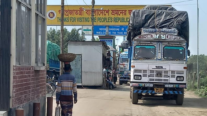 টানা ৫ দিন পর বেনাপোল বন্দরে আমদানি-রপ্তানি শুরু
