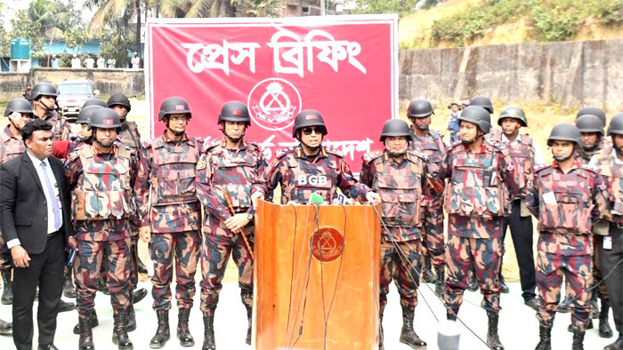 বিজিবি মহাপরিচালকের বাংলাদেশ-মায়ানমার সীমান্ত পরিদর্শন