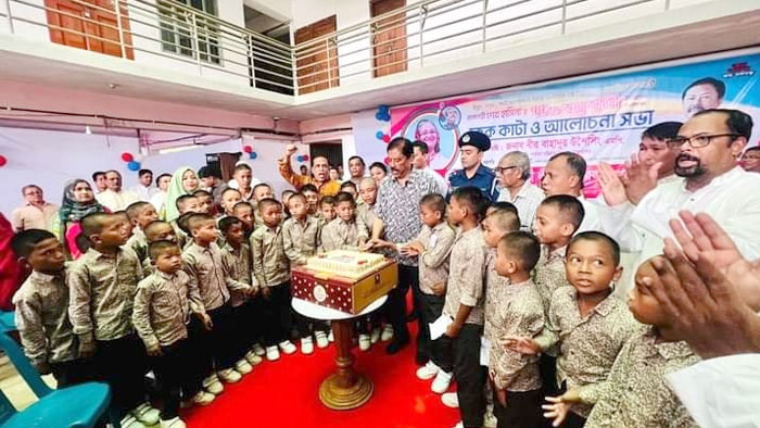 বর্ণাঢ্য আয়োজনে প্রধানমন্ত্রী শেখ হাসিনার ৭৭তম জন্মদিন উদযাপন