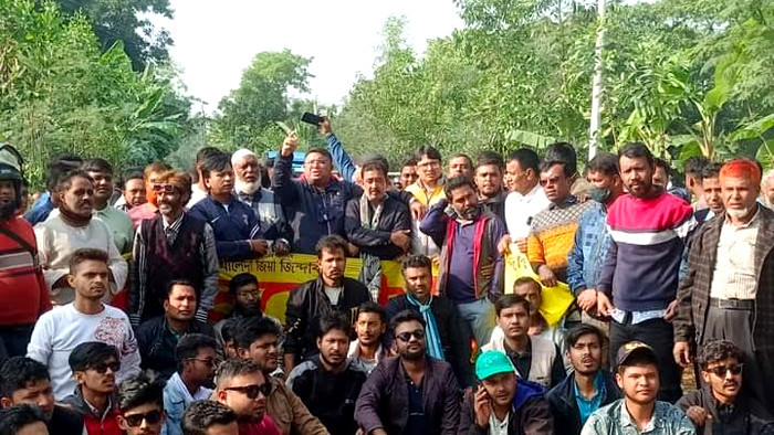অবরোধ সমর্থনে জয়পুরহাট জেলা বিএনপির মিছিল