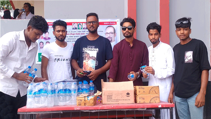 রাজাপুরে এইচএসসি পরীক্ষার্থীদের মাঝে ছাত্রদলের উপহার সামগ্রী বিতরণ