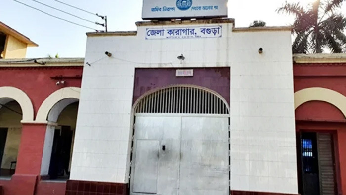 কারাগার থেকে আসামির পলায়ন, ৩ কারারক্ষী বরখাস্ত