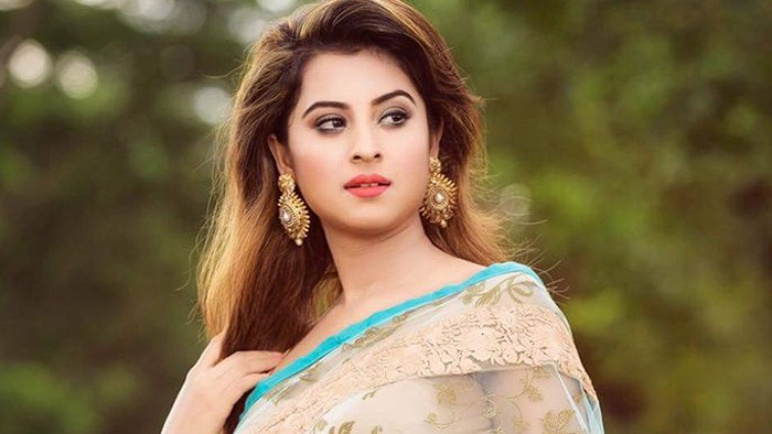তাপসের সঙ্গে প্রেমের গুঞ্জনে যা বললেন বুবলী