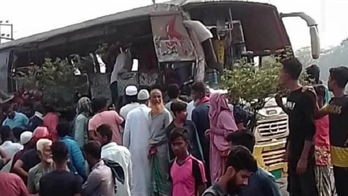 ময়মনসিংহে বাসচাপায় নিহত বেড়ে ৬