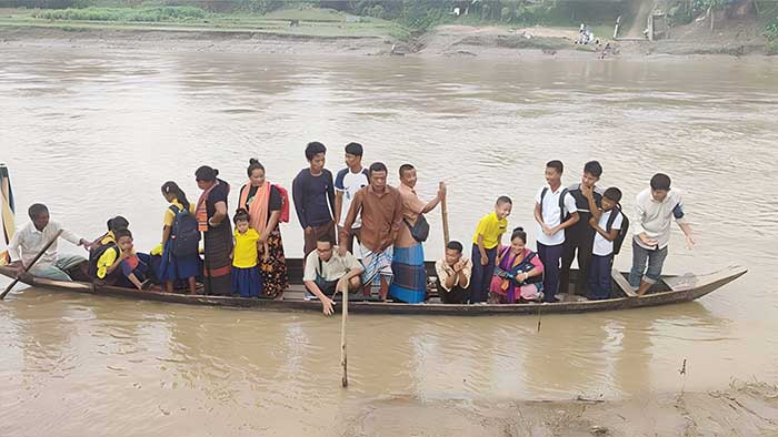 চেঙ্গী নদীতে স্থায়ী সেতুর অভাবে চরম দুর্ভোগে অর্ধলক্ষ অধিবাসী