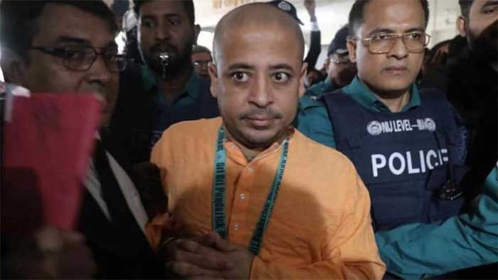মায়ের শেষকৃত্যে পুলিশি নিরাপত্তায় ৫ ঘণ্টার মুক্তিতে চিন্ময় কৃষ্ণ দাস