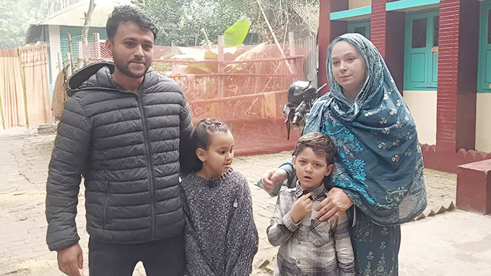 ফ্রান্সের তরুণী প্রেমের টানে এখন লক্ষ্মীপুরে