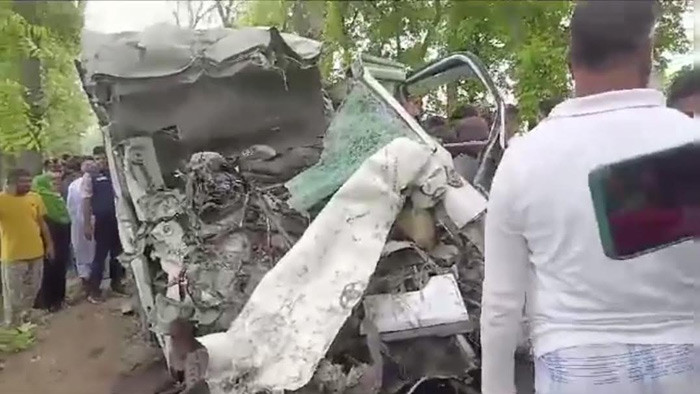 গোপালগঞ্জের মুকসুদপুরে বাস-মাইক্রোবাস সংঘর্ষে একই পরিবারের ৪ নারীসহ ৫জন নিহত