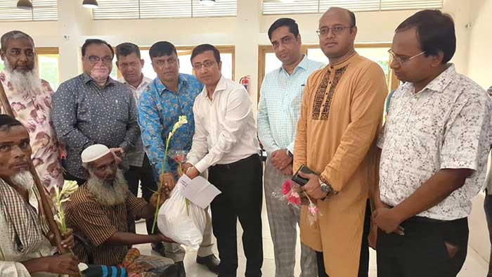 খাগড়াছড়িতে প্রতিবন্ধী ব্যক্তিদের মাঝে ঈদ উপহার সামগ্রী বিতরণ