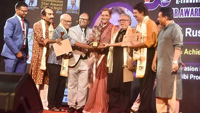 জমকালো আয়োজনে অনুষ্ঠিত হলো দিয়ামনি ই-কমিউনিকেশন স্টার এ্যাওয়ার্ড