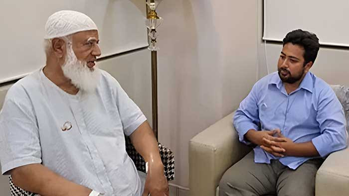 ডা. শফিকুর রহমানকে দেখতে হাসপাতালে নাহিদ ইসলাম