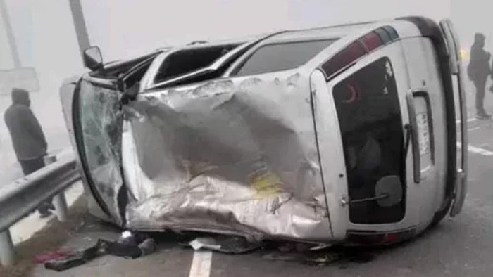 বঙ্গবন্ধু টানেলে দুর্ঘটনার কবলে মাইক্রোবাস, নৌবাহিনীর সদস্যসহ আহত ৭
