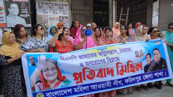 ফরিদপুরে চলছে অবরোধ কিন্তু নেই কোন প্রভাব