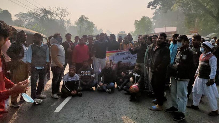 ফরিদপুরে মহানগর স্বেচ্ছাসেবক দলের বিক্ষোভ মিছিল ও রাস্তা অবরোধ